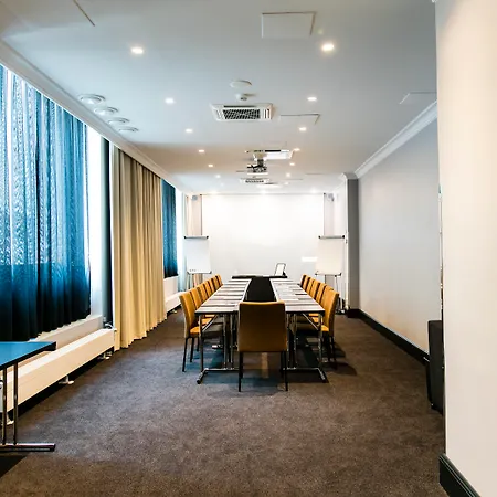 מלון Lilla Roberts 5*